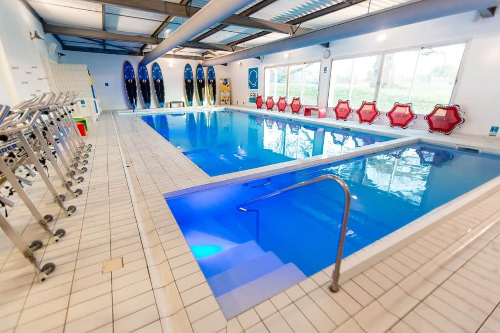 LES PLAISIRS DE L'EAU 11 imgi 22 Piscine Eysines zone d hydromassage